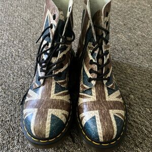 Doc marten Union Jack mid calf boots size 9 women’s